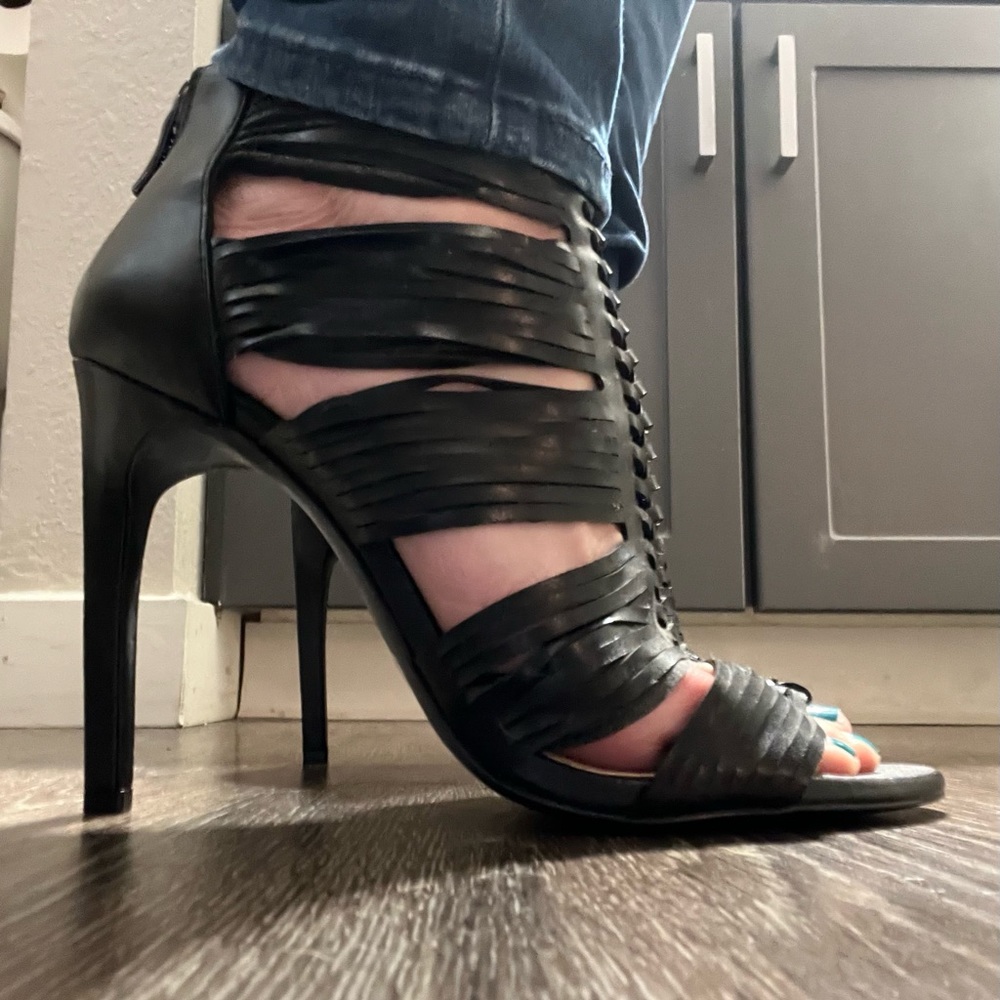 BCBG NEXT GENERATION BLACK HEELS